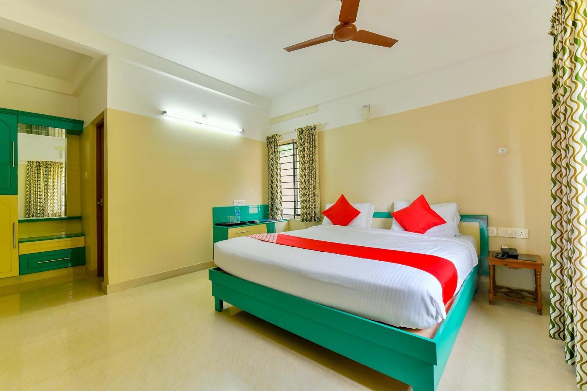 Oyo Flagship Uthradam Towers Hotel Thiruvananthapuram Buitenkant foto