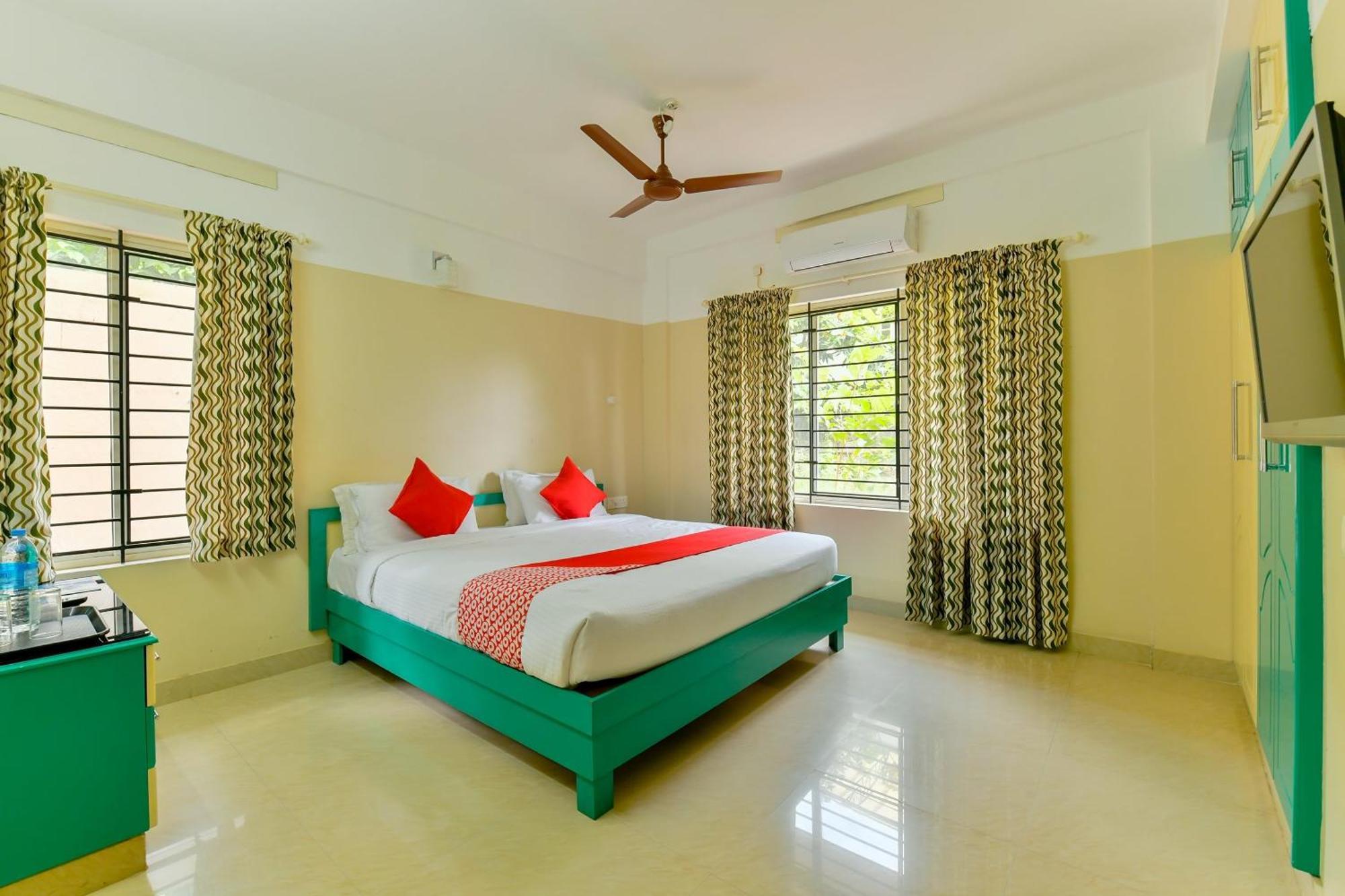 Oyo Flagship Uthradam Towers Hotel Thiruvananthapuram Buitenkant foto
